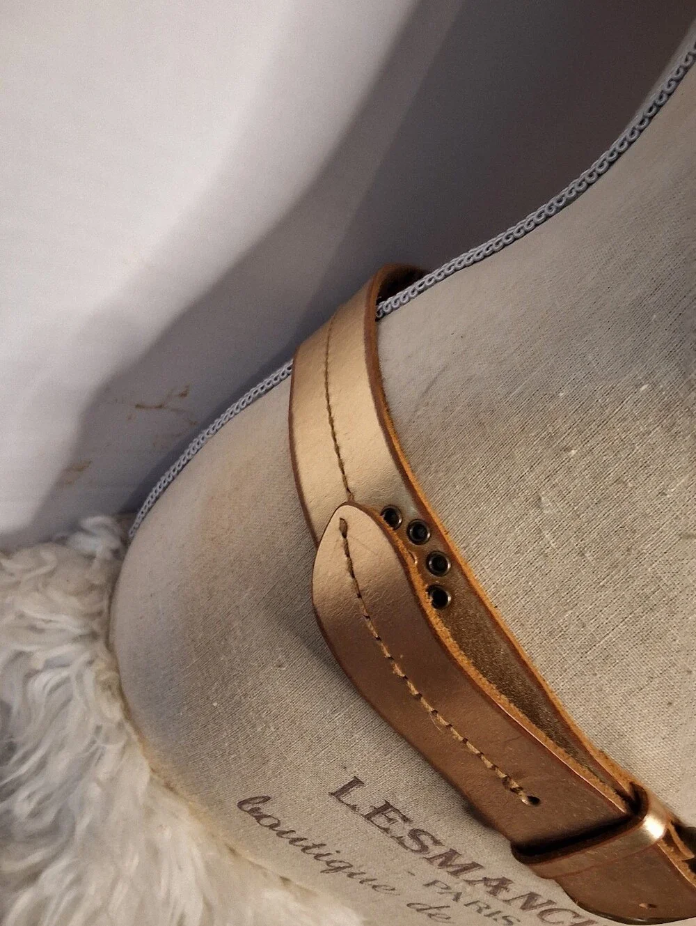 American Eagle Outfitters Distrsssed GoldWestern Metallic Leather Grommet Belt S